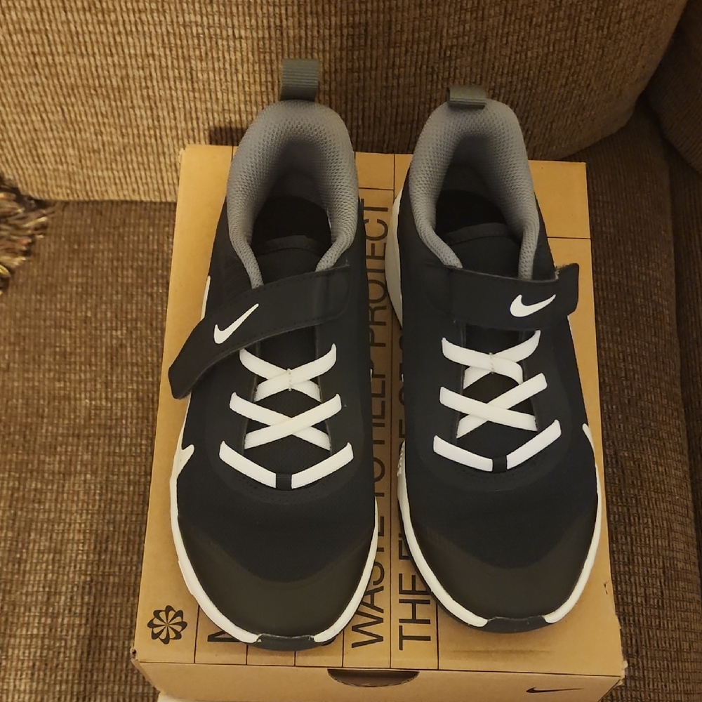 Nike Black and White Athletic Shoes